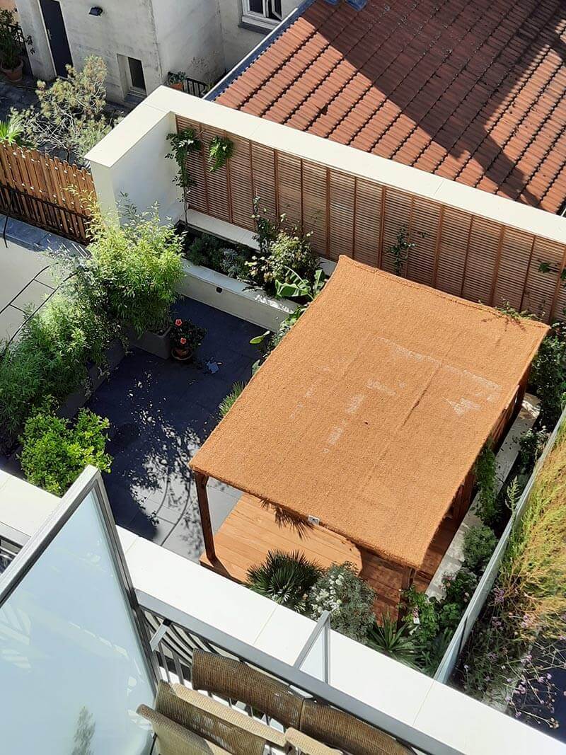 Aménagement extérieur d'une grande terrasse à Levallois-Perret vue du haut