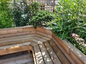 Aménagement d'une banquette bois sur un rooftop à Levallois-Perret